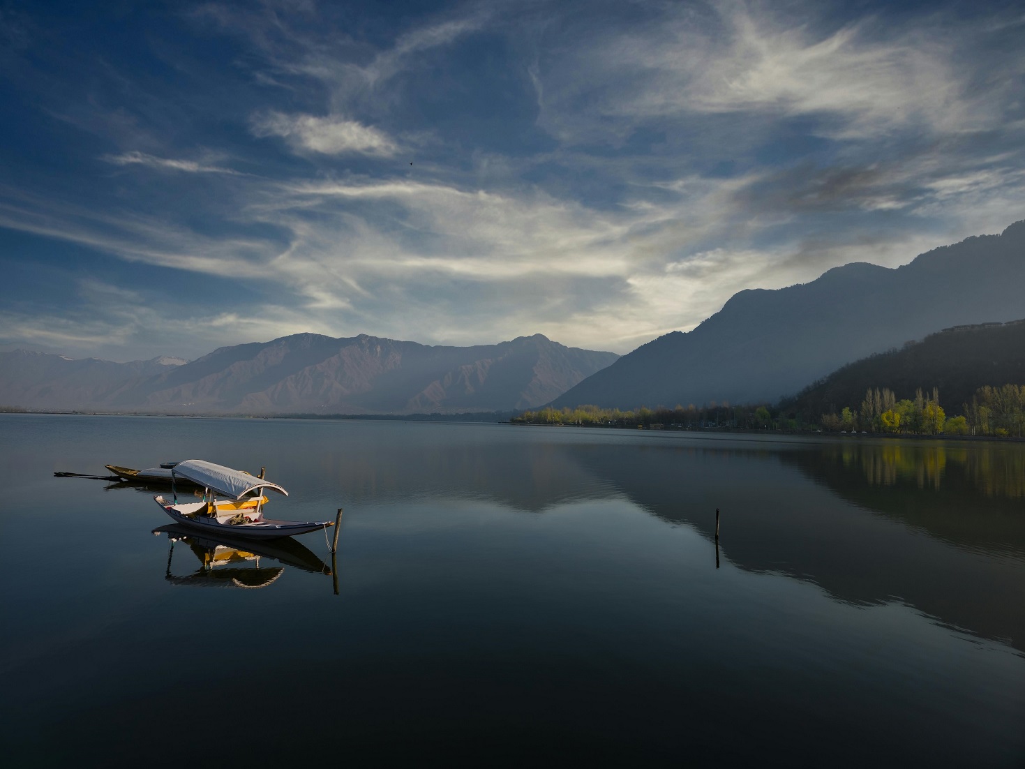dal lake sikara ride shivtravels